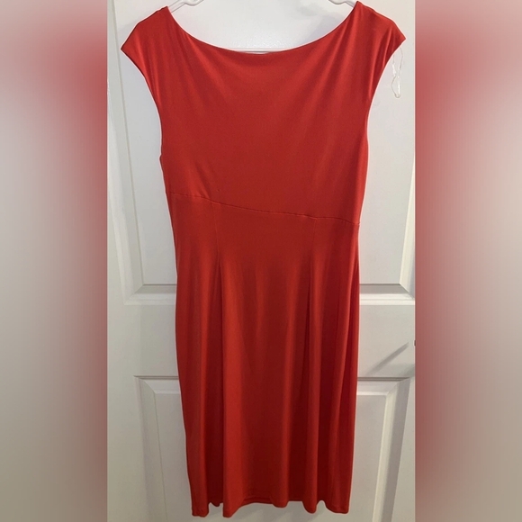 Elegant Red Dress - Picture 2 of 3